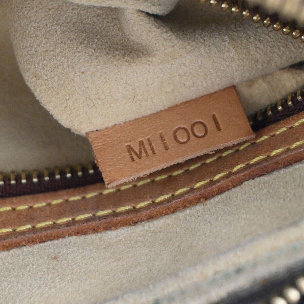 Louis Vuitton Looping Mm Canvas Shoulder Bag ()