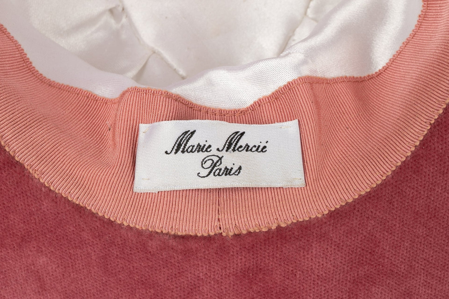 Imposant chapeau en velours rose Marie Mercié
