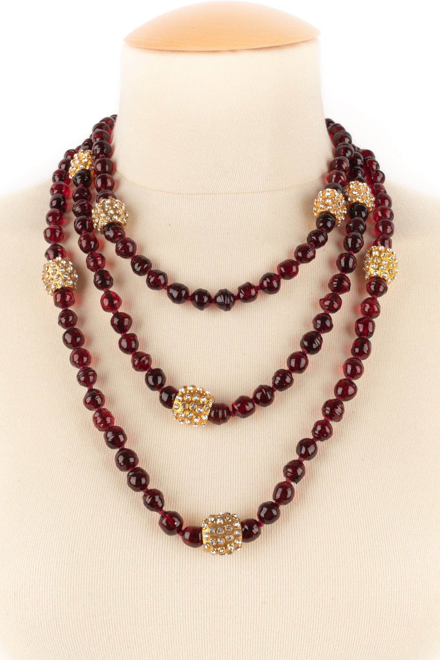 Coller de perles rouges Chanel