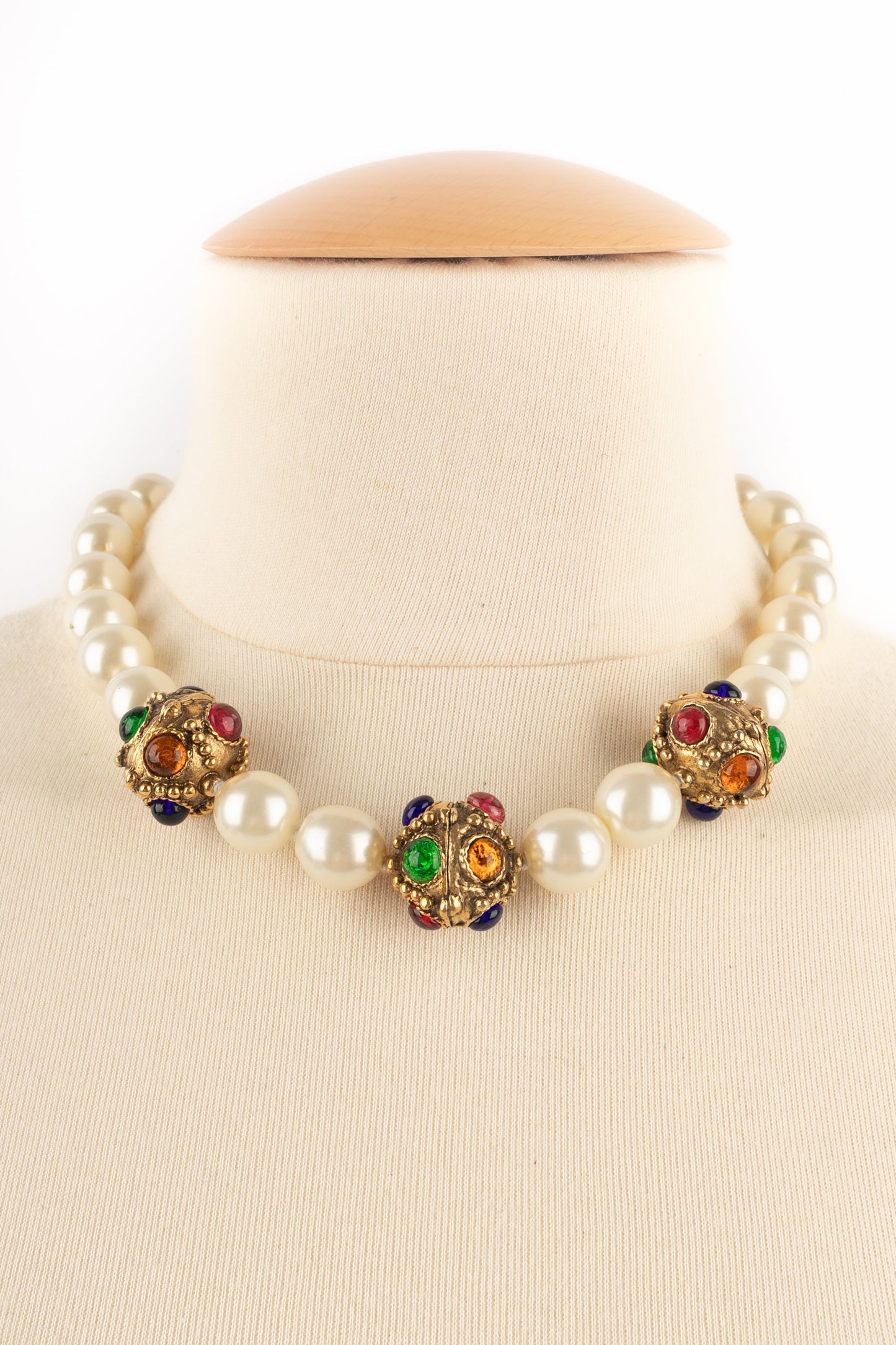 Collier court Chanel