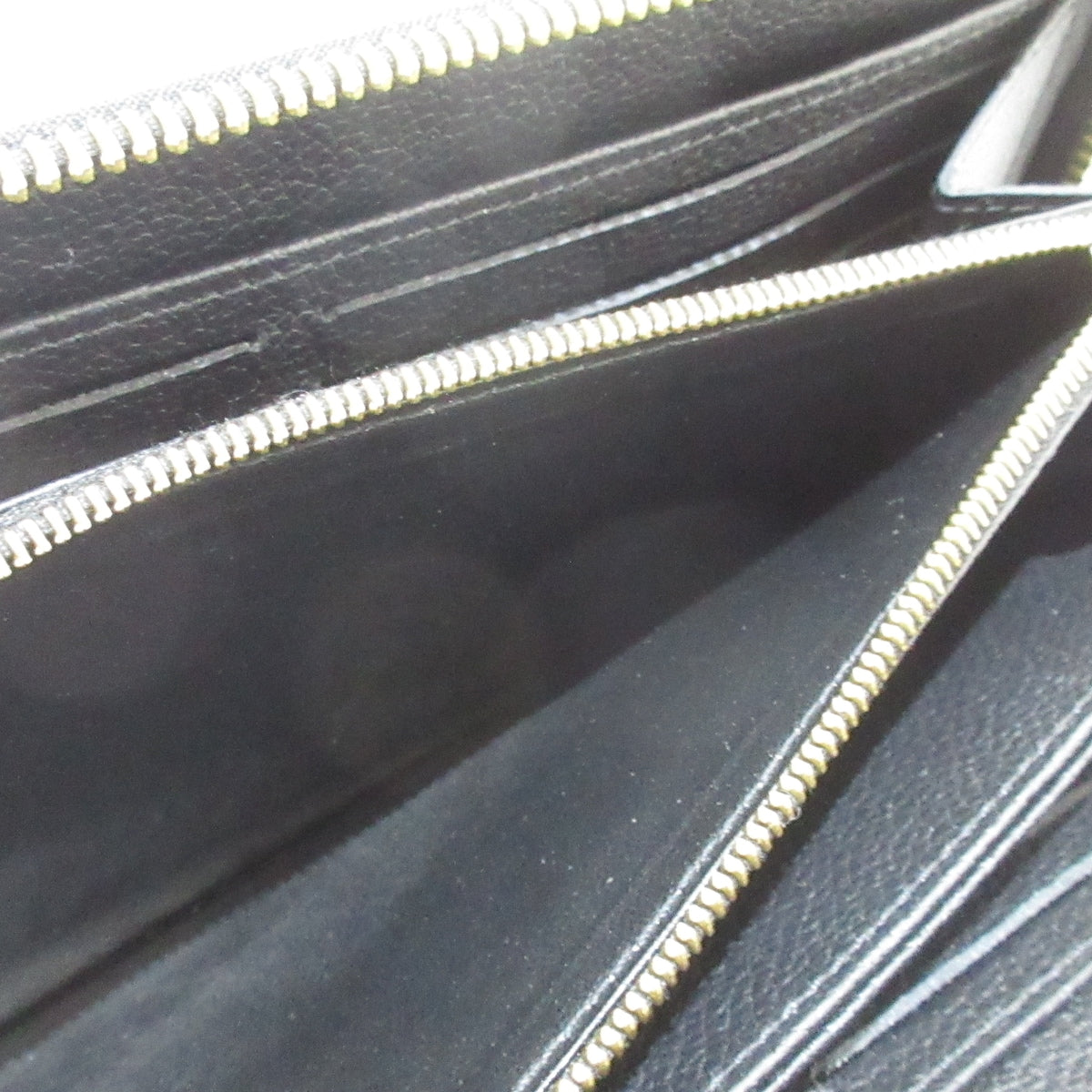 Louis Vuitton Zippy Wallet Leather Wallet ()