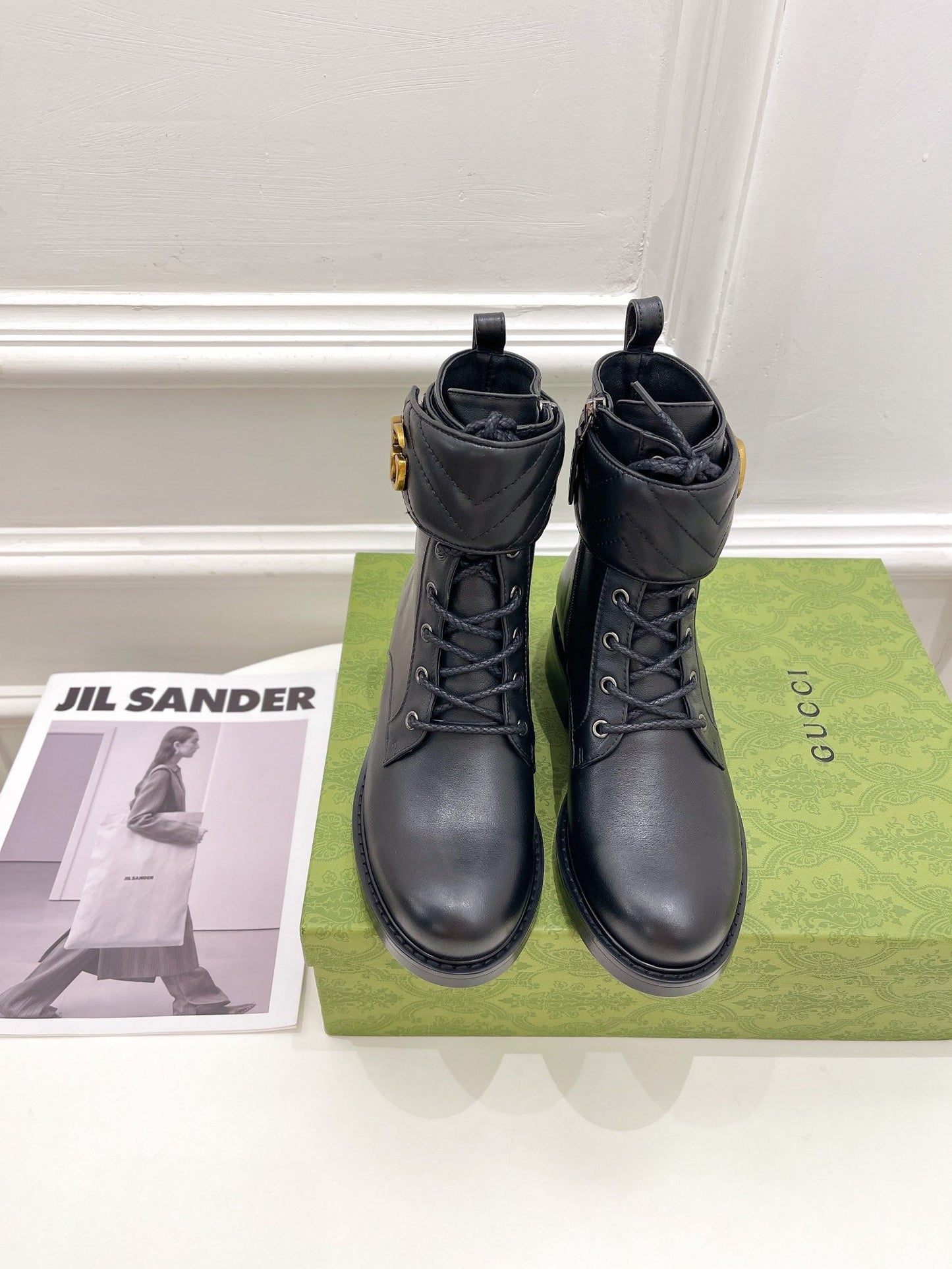 SE690 Size 5-10 Material: Cowhide Lining: Sheep skin Sole: Rubber