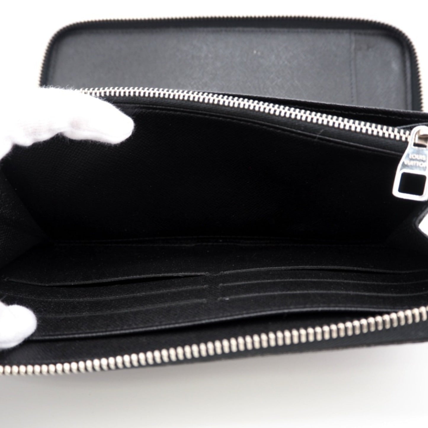 Louis Vuitton Zippy Organizer Leather Wallet ()