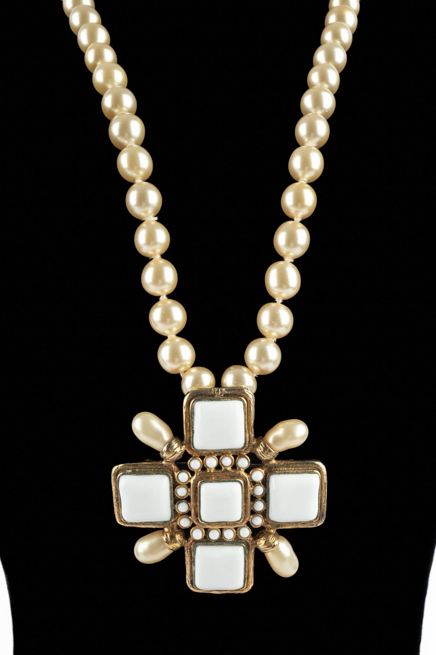 Collier croix Chanel 2001