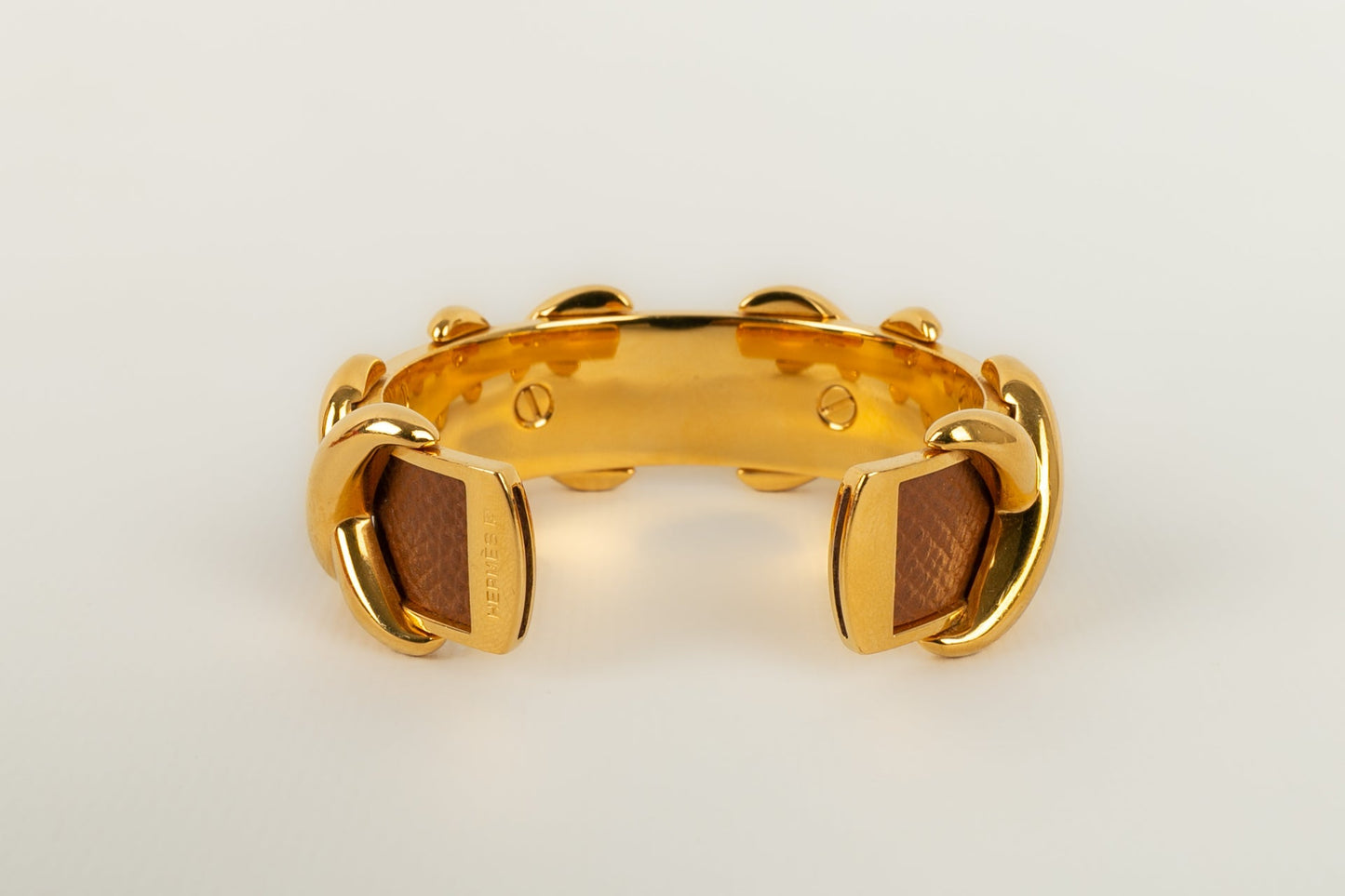 Bracelet en métal doré et cuir Hermès