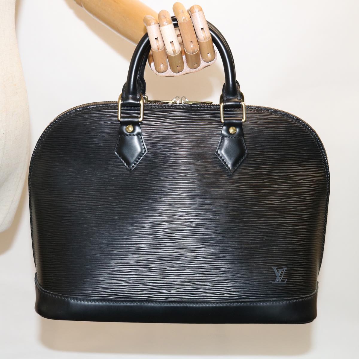 LOUIS VUITTON Epi Alma Hand Bag Black M52142 LV 59331