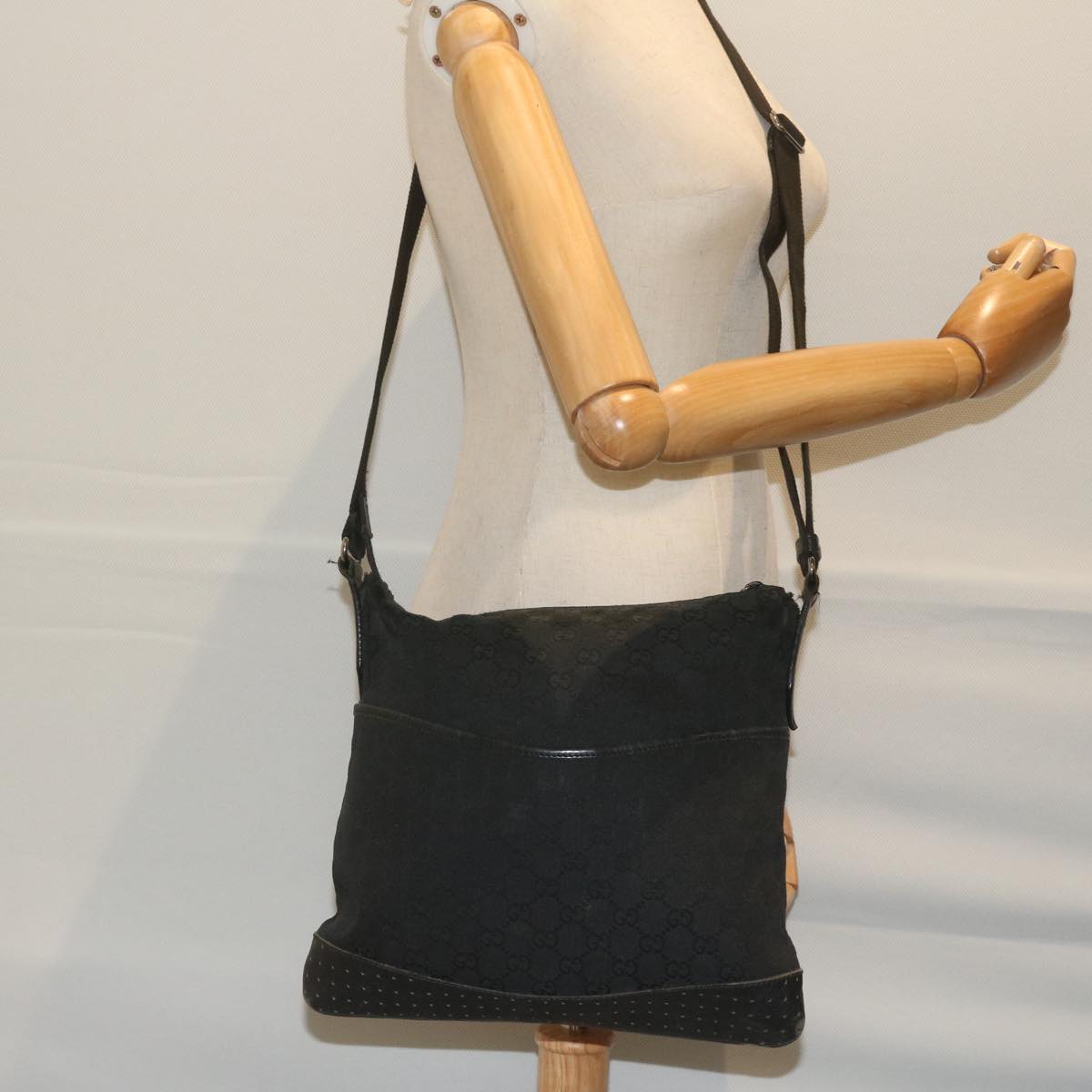 GUCCI GG Canvas Shoulder Bag Black 145857 61849