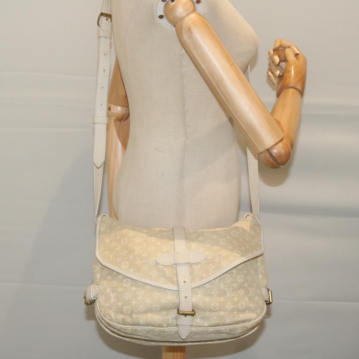 LOUIS VUITTON Monogram Mini Lin Saumur PM Shoulder Bag Ivory M95314 62201