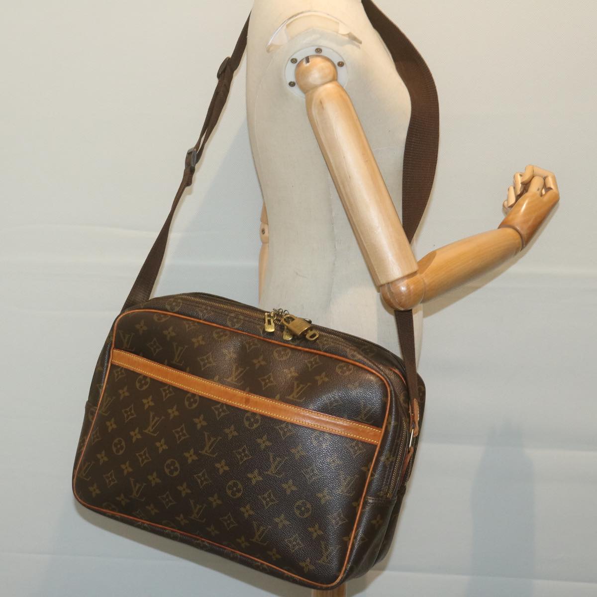 LOUIS VUITTON Monogram Reporter GM Shoulder Bag M45252 LV 62225