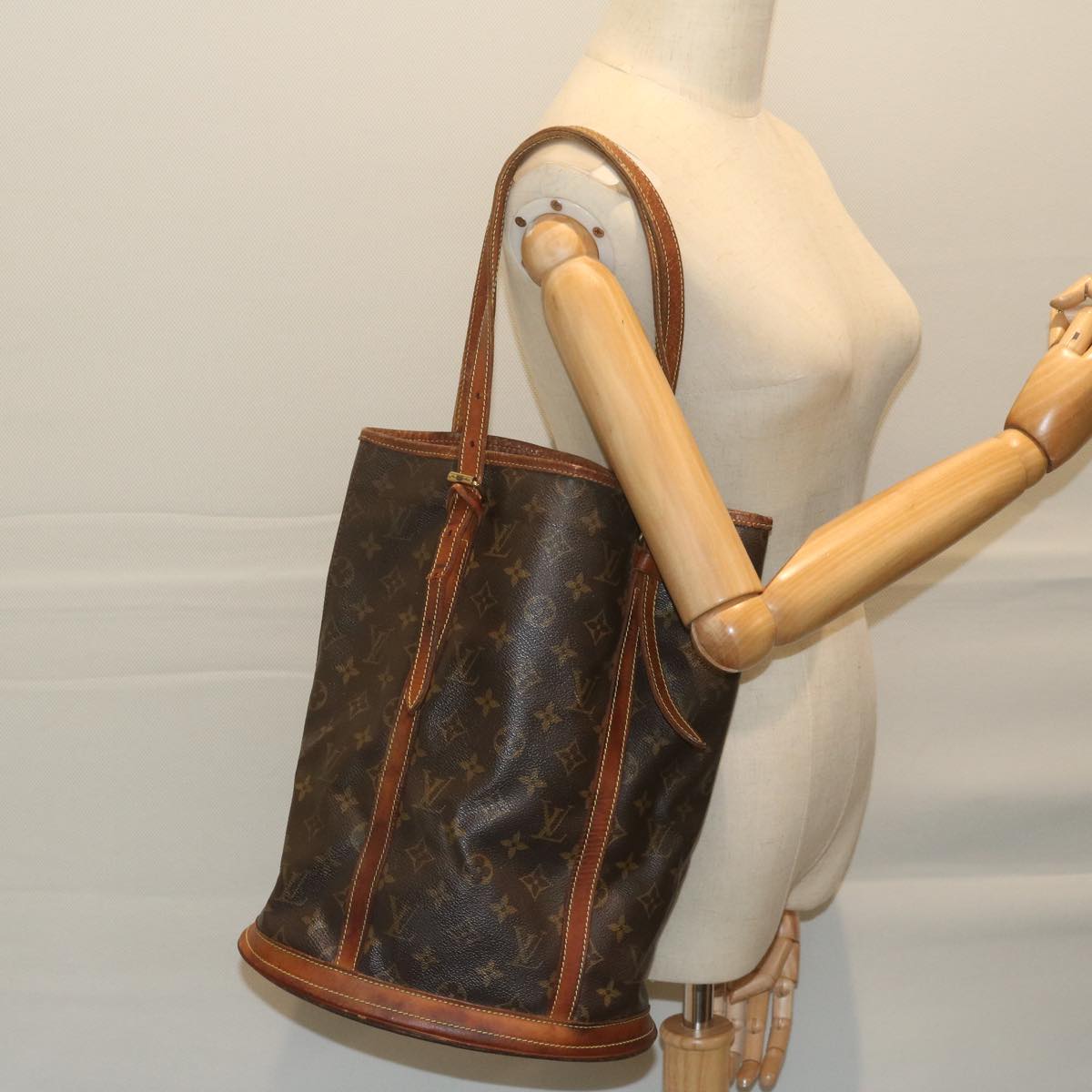 LOUIS VUITTON Monogram Bucket GM Shoulder Bag M42236 LV 63968