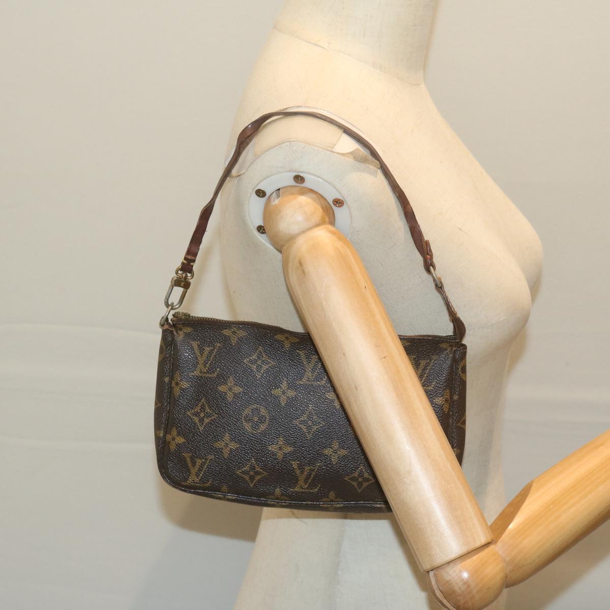 LOUIS VUITTON Monogram Pochette Accessoires Pouch M51980 LV 64017
