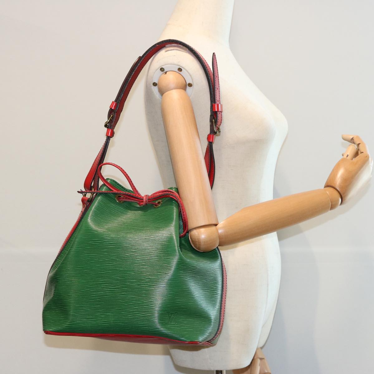 LOUIS VUITTON Epi Petit Noe Shoulder Bag Bicolor Green Red M44147 LV 64091