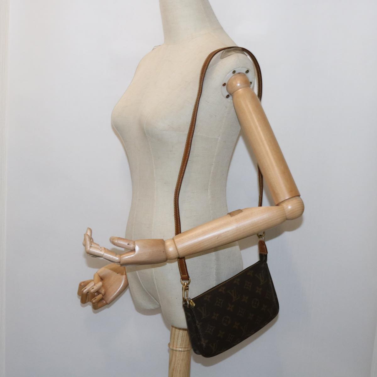 LOUIS VUITTON Monogram Pochette Accessoires Pouch M51980 LV 64184