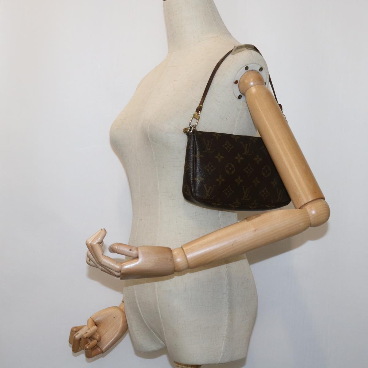LOUIS VUITTON Monogram Pochette Accessoires Pouch M51980 LV 64192
