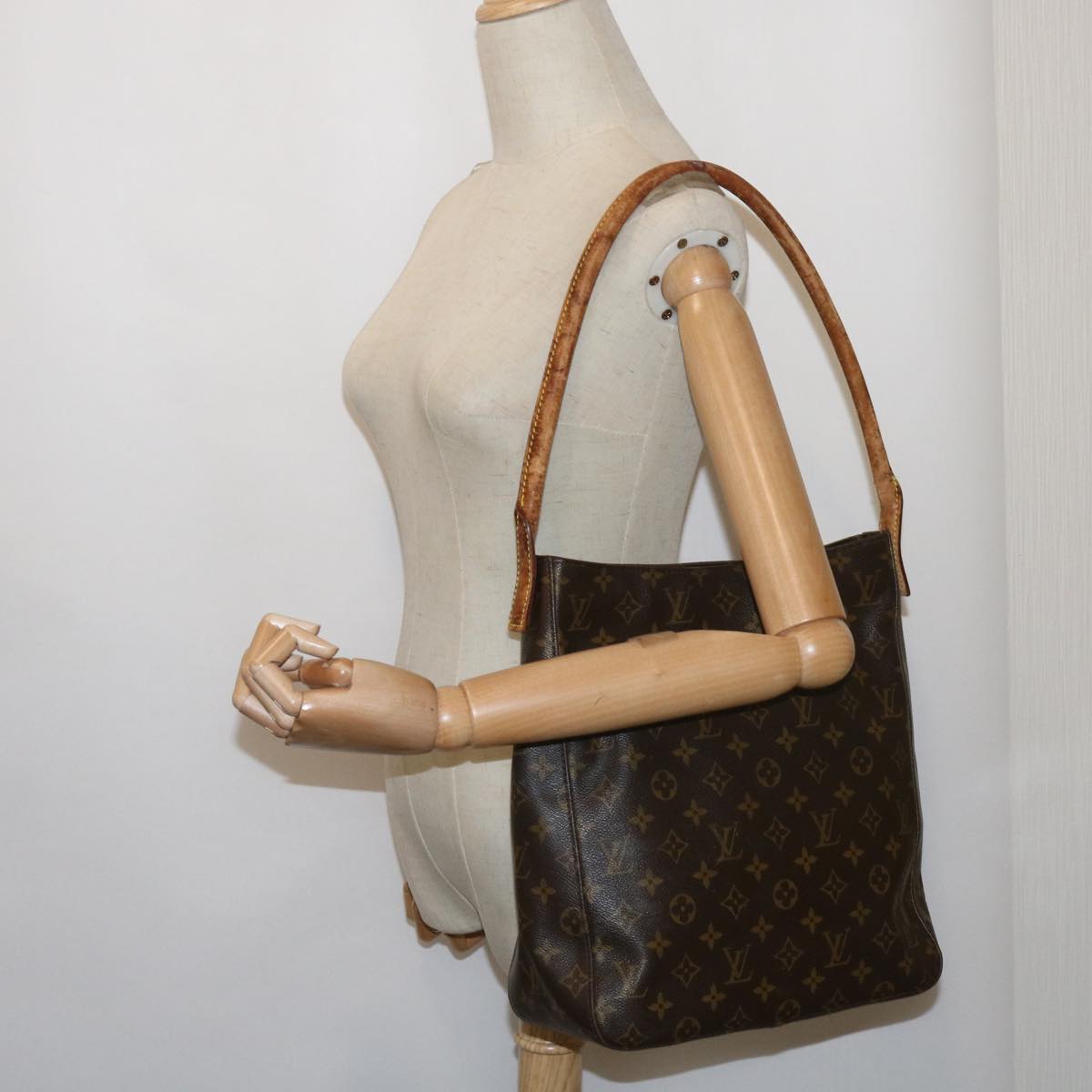 LOUIS VUITTON Monogram Looping GM Shoulder Bag M51145 LV 64252
