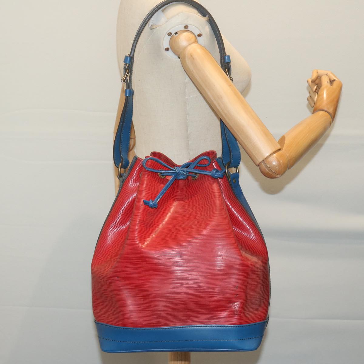 LOUIS VUITTON Epi Noe Shoulder Bag Bicolor Red Blue M44084 LV 64257