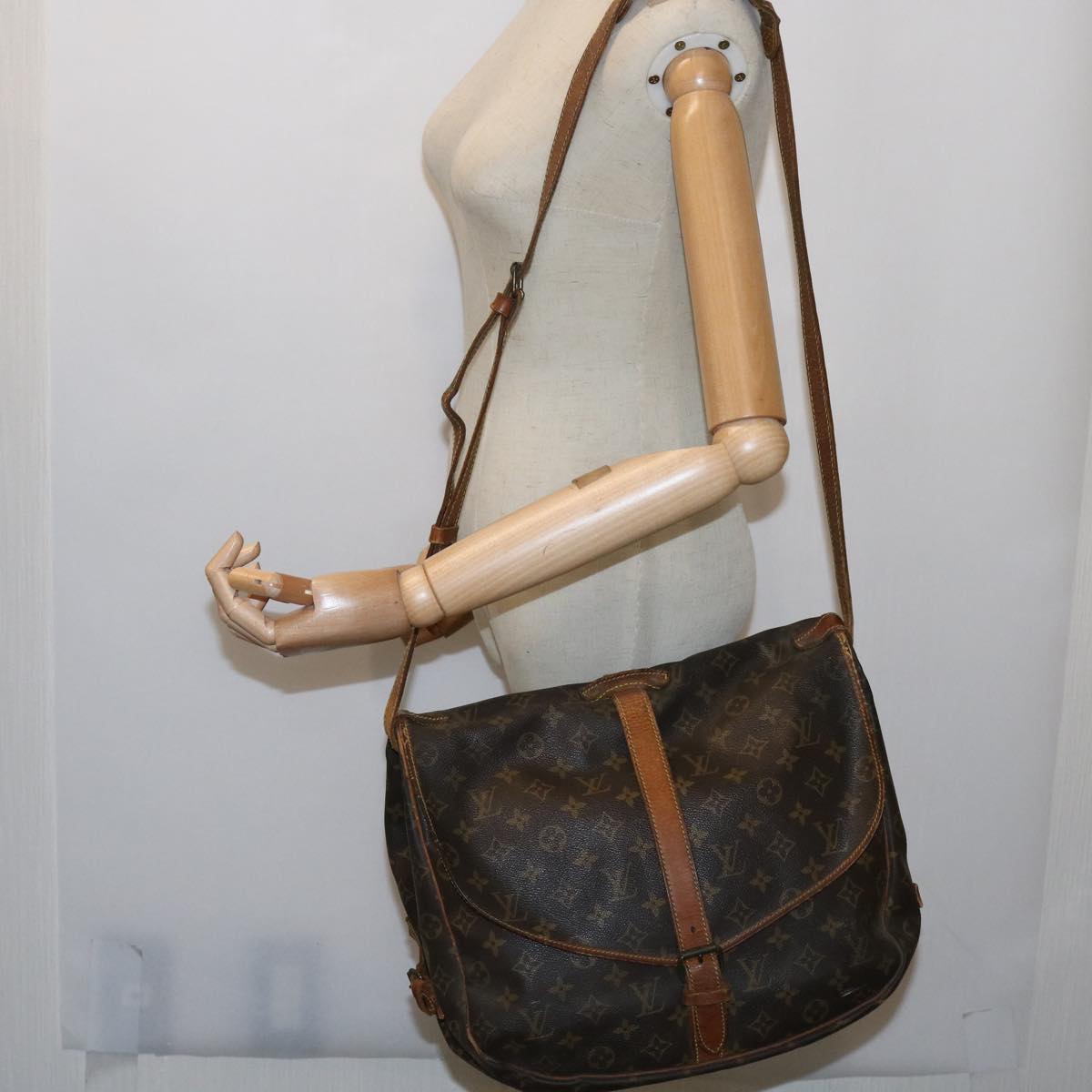 LOUIS VUITTON Monogram Saumur 35 Shoulder Bag M42254 LV 64415