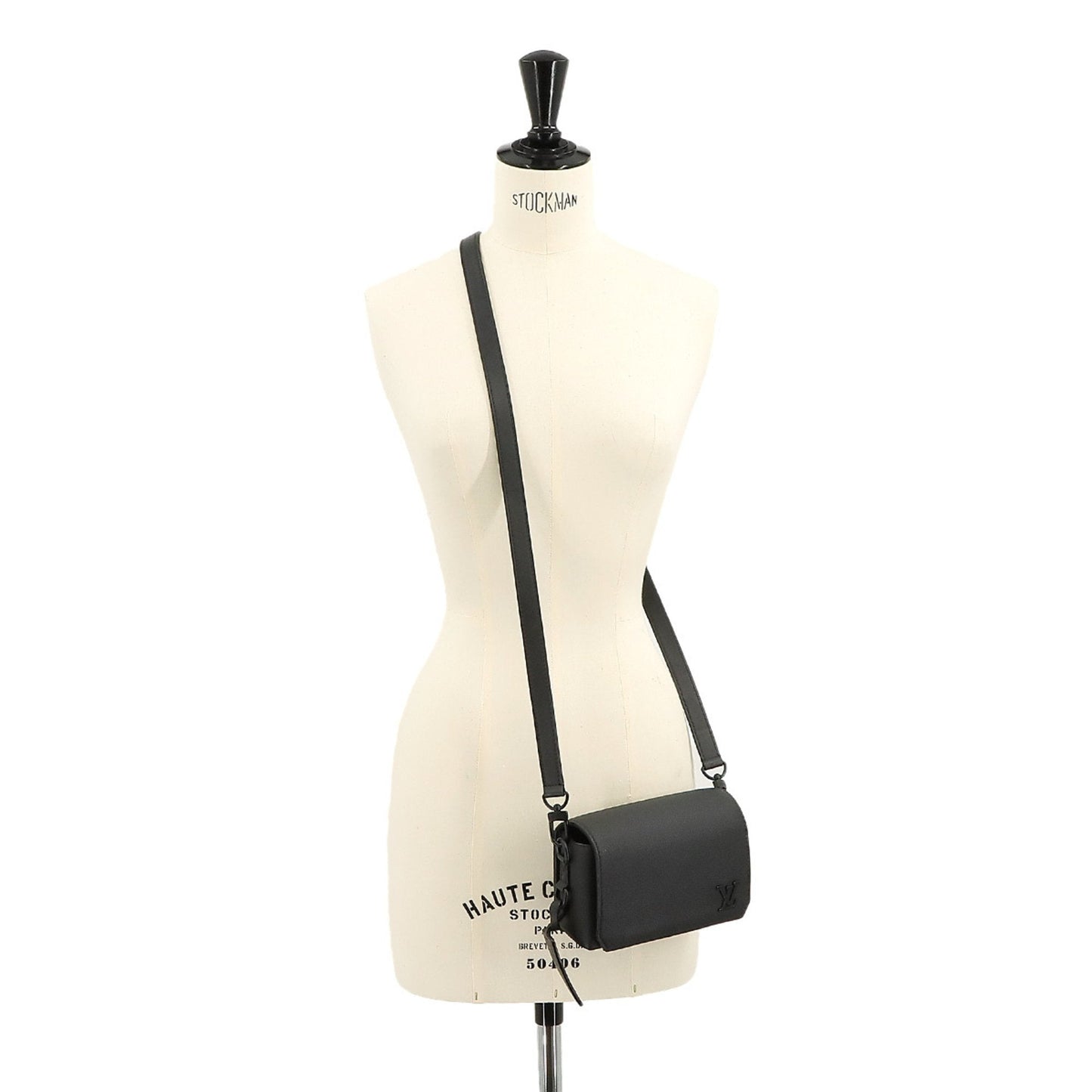 Louis Vuitton District Leather Shoulder Bag ()