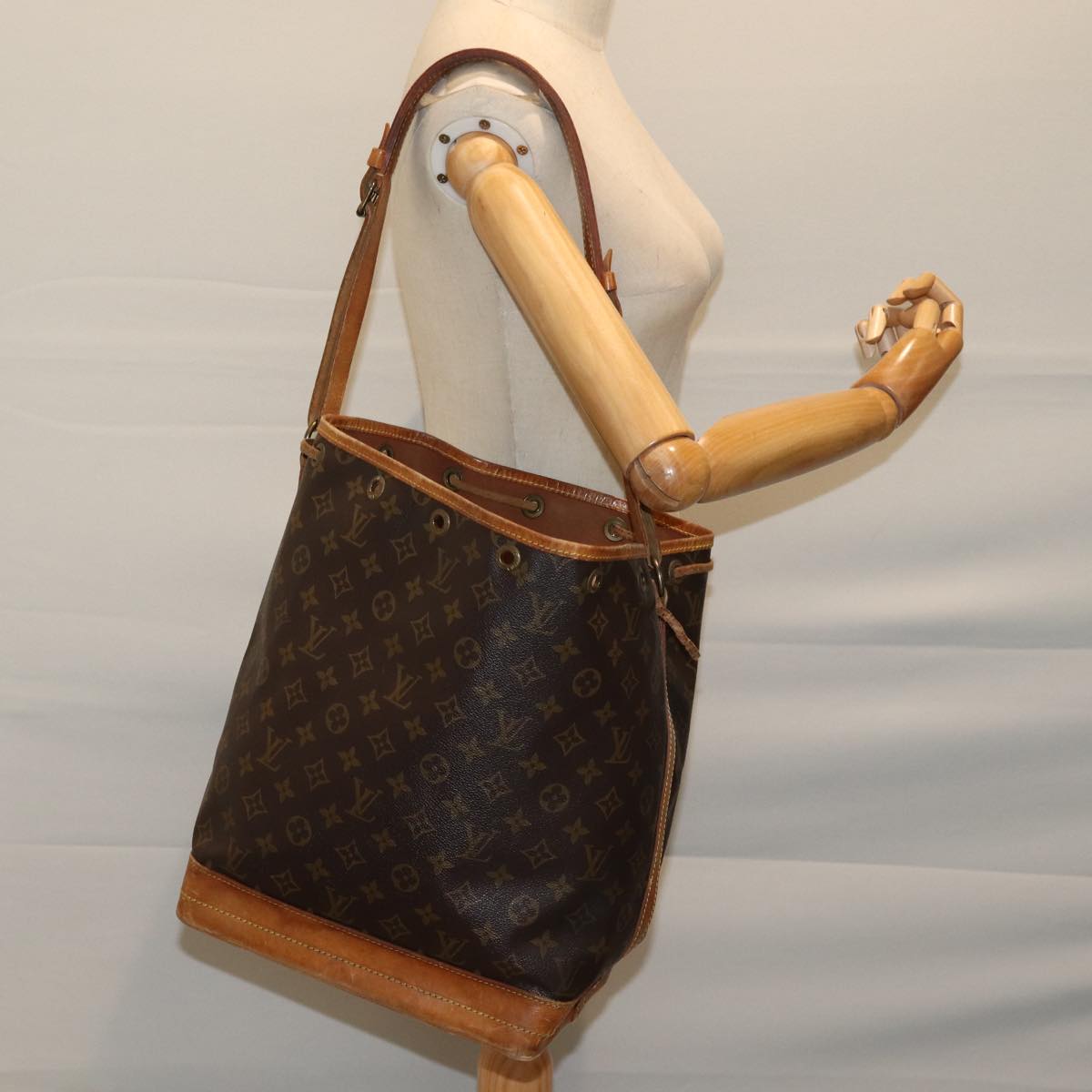 LOUIS VUITTON Monogram Noe Shoulder Bag M42224 LV 69427