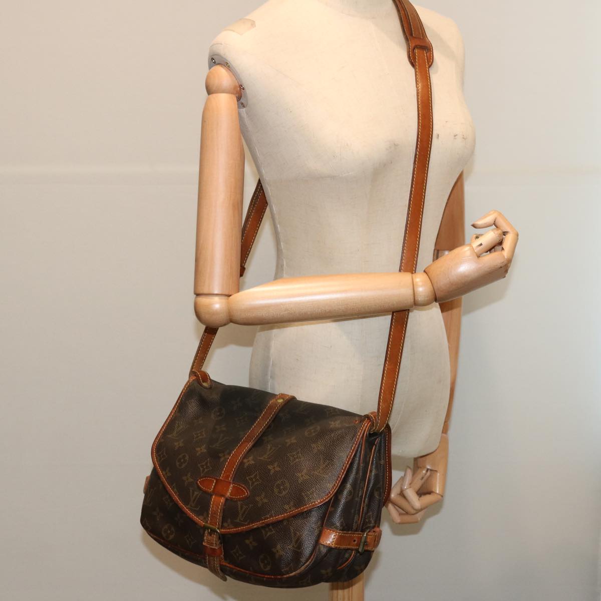 LOUIS VUITTON Monogram Saumur 30 Shoulder Bag M42256 LV 69724