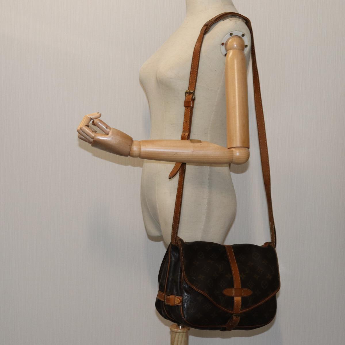 LOUIS VUITTON Monogram Saumur 30 Shoulder Bag M42256 LV 70430