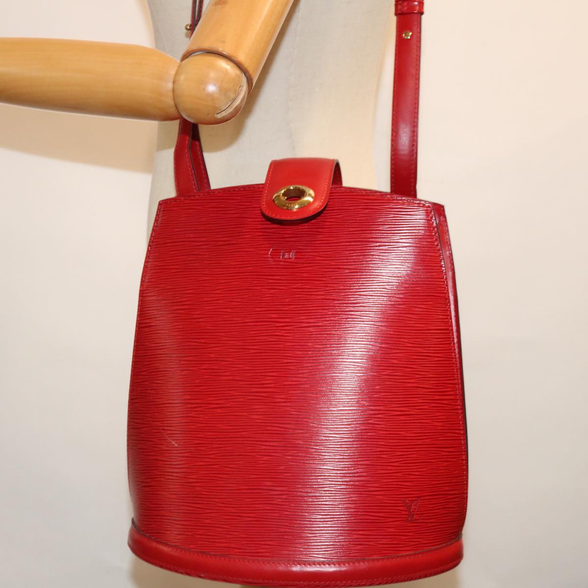 LOUIS VUITTON Epi Cluny Shoulder Bag Red M52257 LV 71082