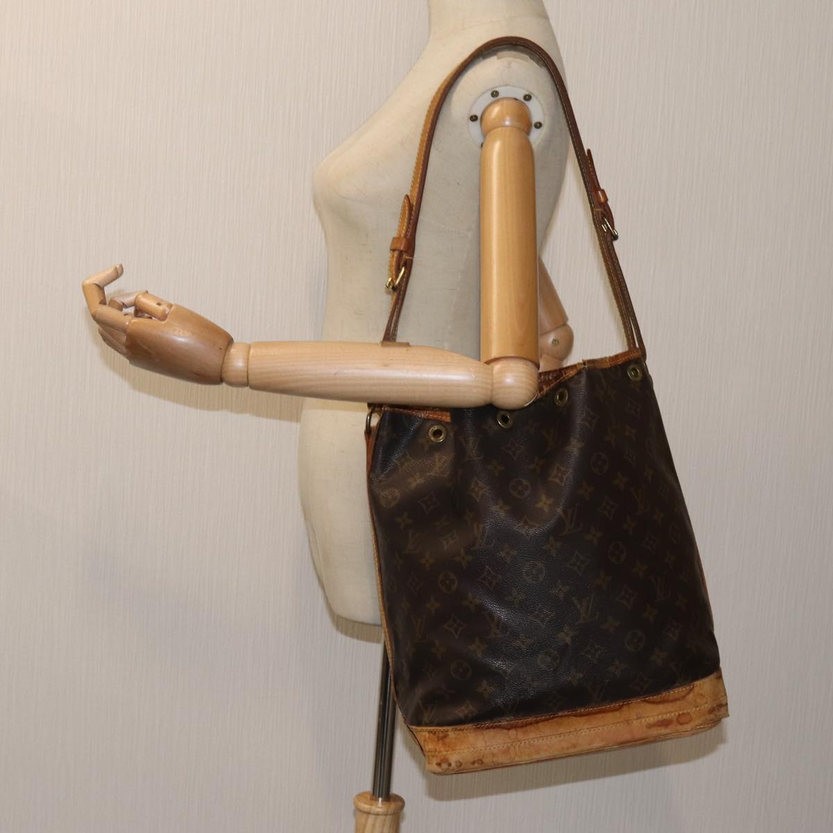 LOUIS VUITTON Monogram Noe Shoulder Bag M42224 LV 71090
