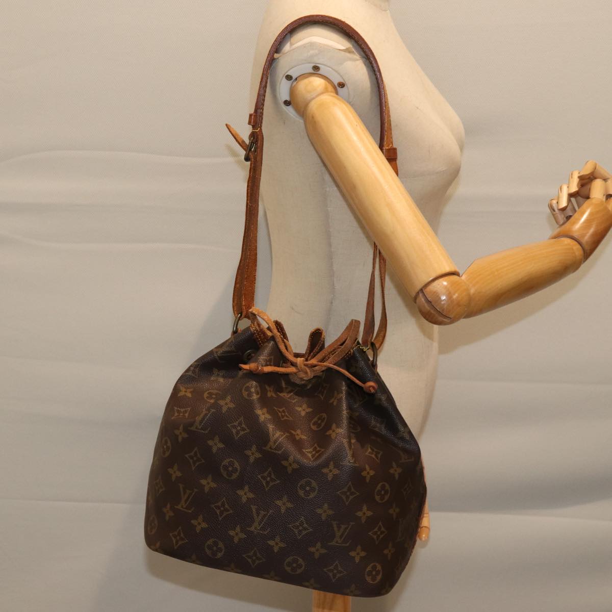 LOUIS VUITTON Monogram Petit Noe Shoulder Bag M42226 LV 71092