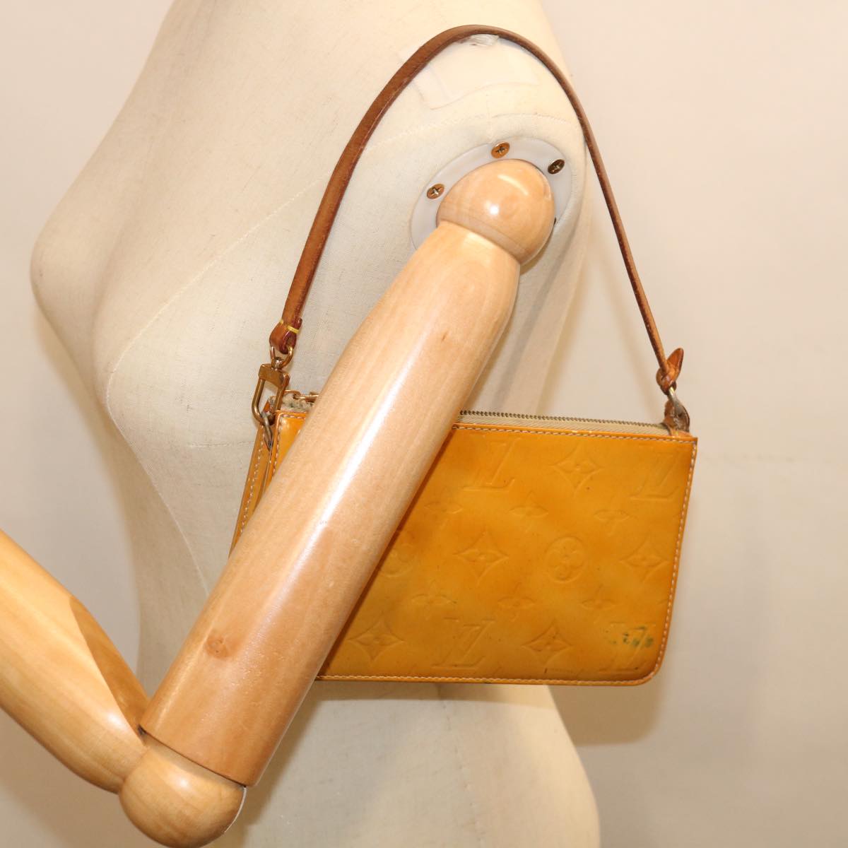LOUIS VUITTON Monogram Vernis Lexington Pouch Beige M91010 LV 71143
