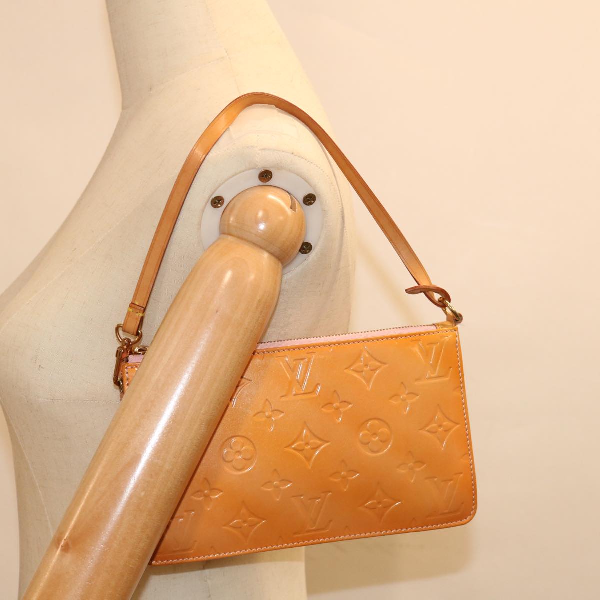 LOUIS VUITTON Vernis Lexington Pouch Marshmallow Pink M91057 LV 71207