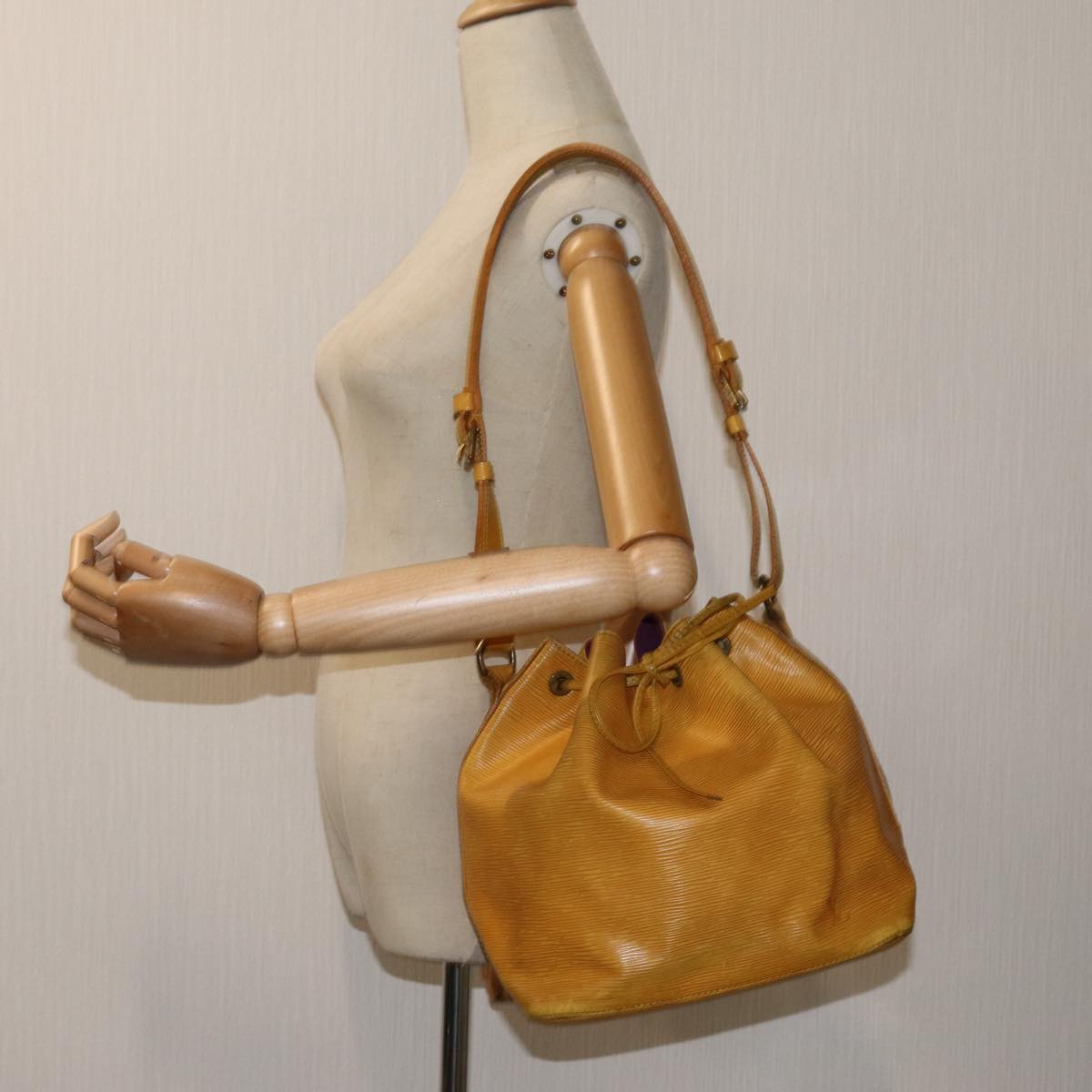 LOUIS VUITTON Epi Petit Noe Shoulder Bag Tassili Yellow M44109 LV 71397