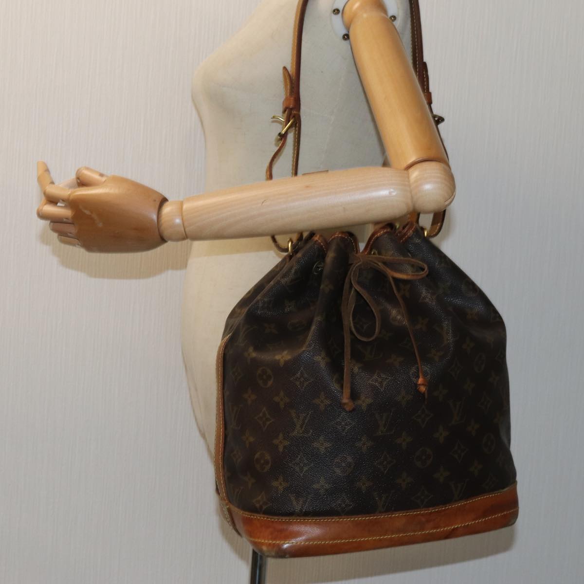 LOUIS VUITTON Monogram Noe Shoulder Bag M42224 LV 71743