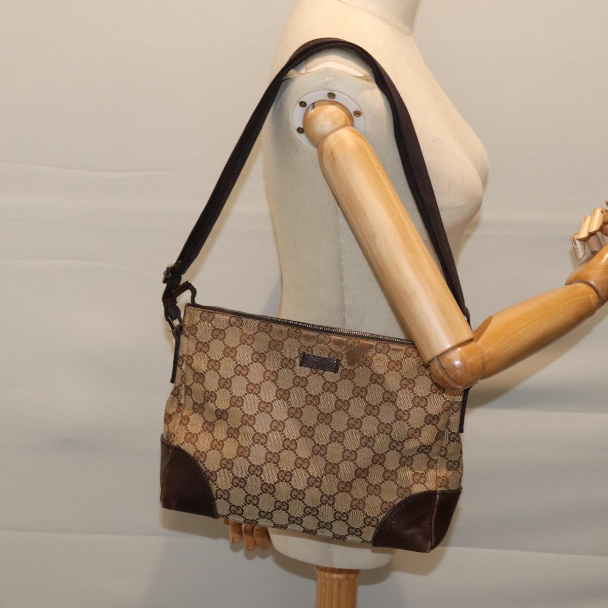 GUCCI GG Canvas Shoulder Bag Beige 114273 71808