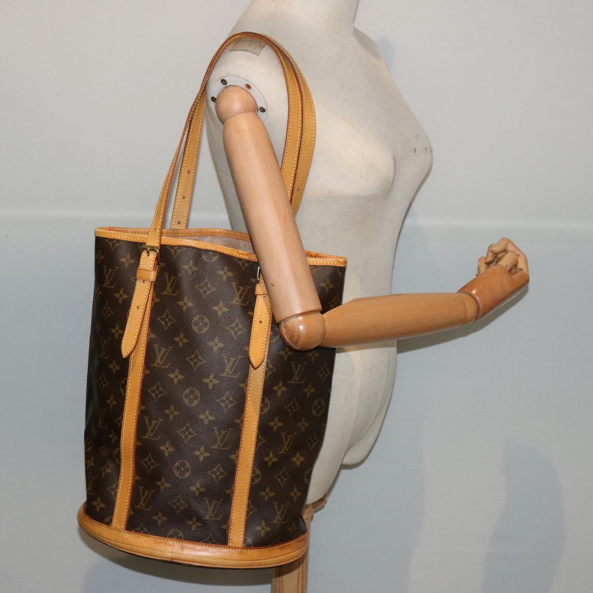 LOUIS VUITTON Monogram Bucket GM Shoulder Bag M42236 LV 72365