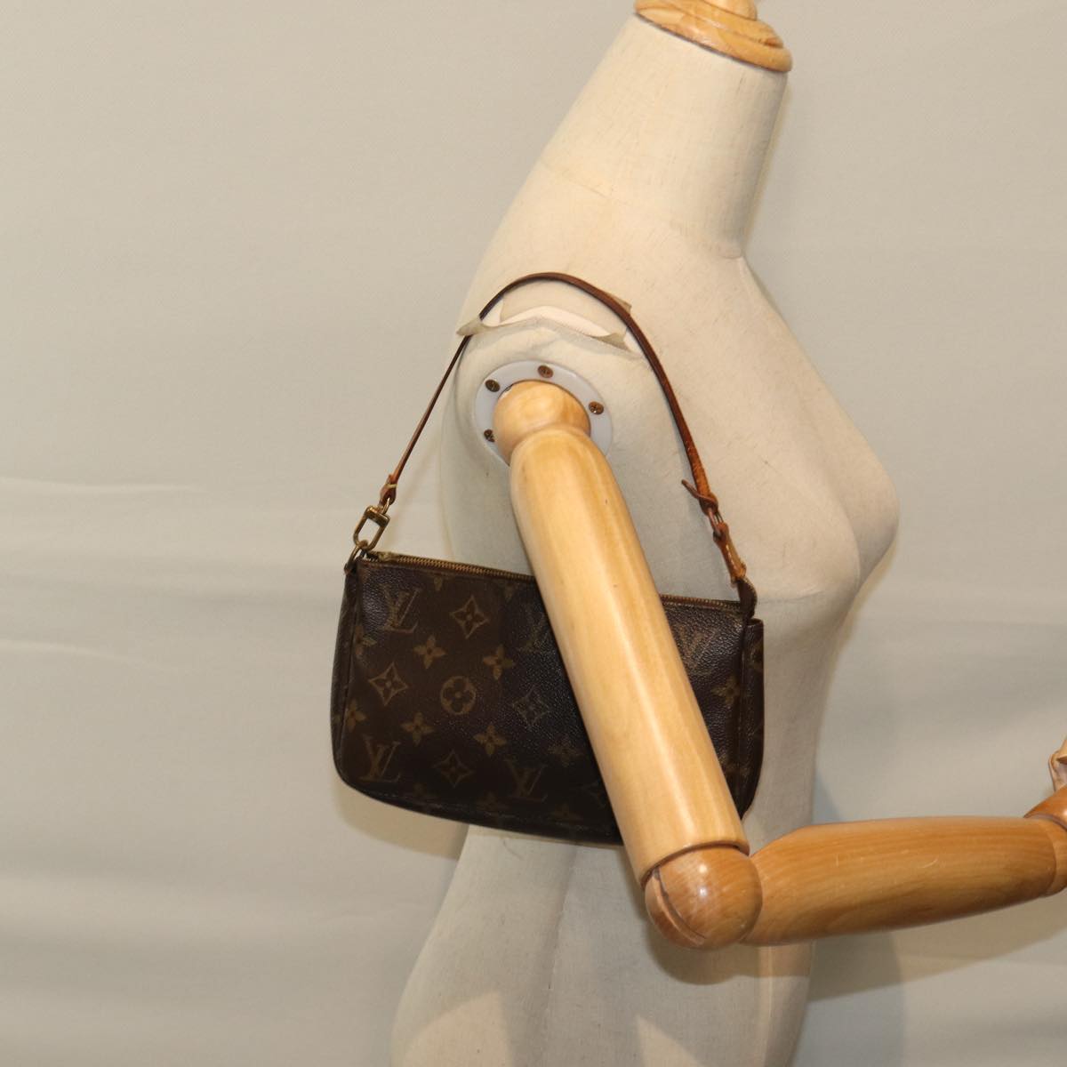 LOUIS VUITTON Monogram Pochette Accessoires Pouch M51980 LV 72473