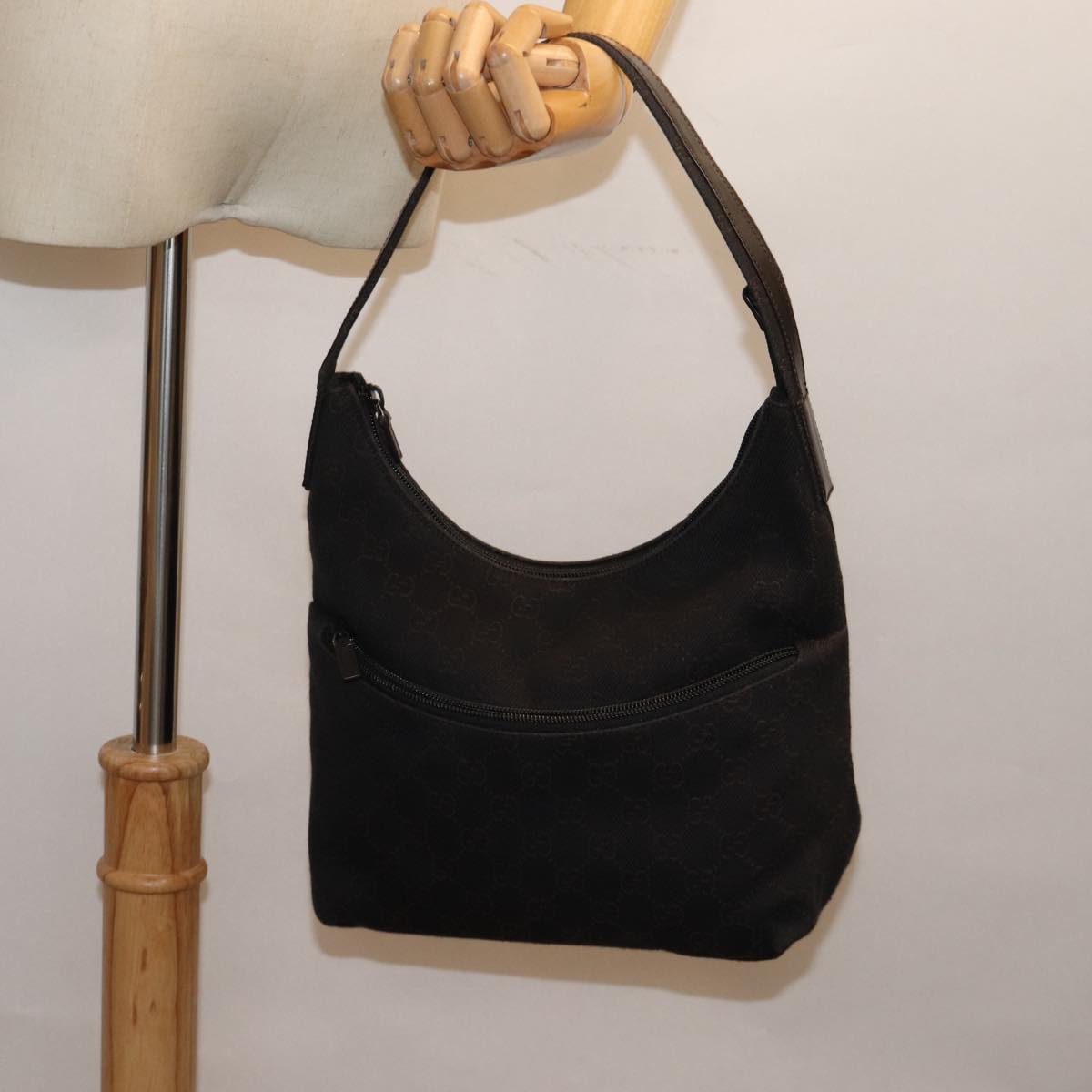 GUCCI GG Canvas Shoulder Bag Outlet Black 105649 72837