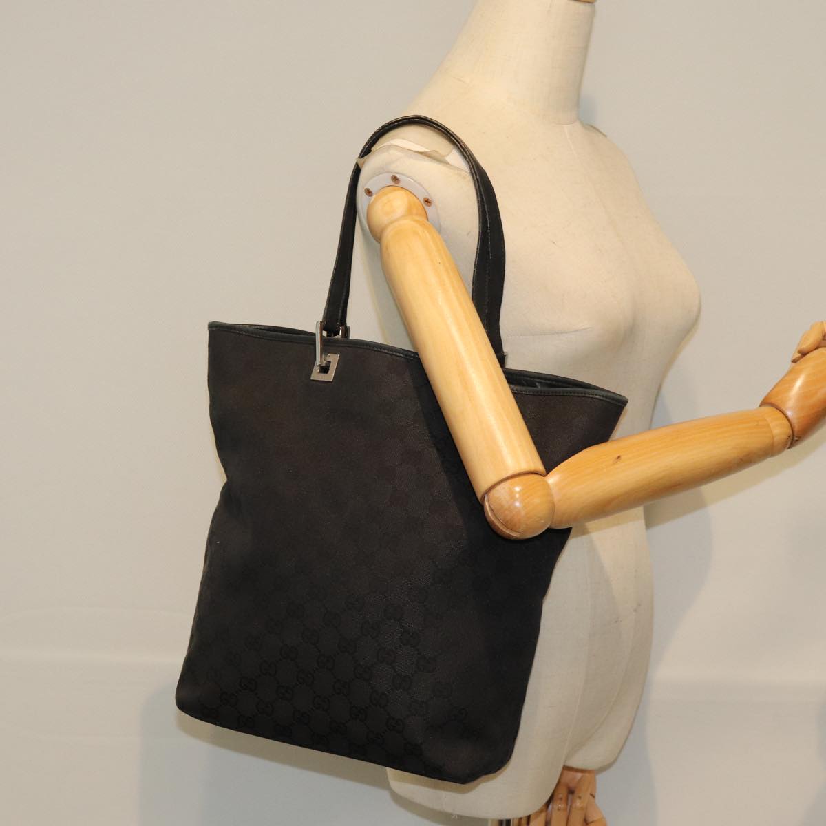 GUCCI GG Canvas Tote Bag Black 31243 77370