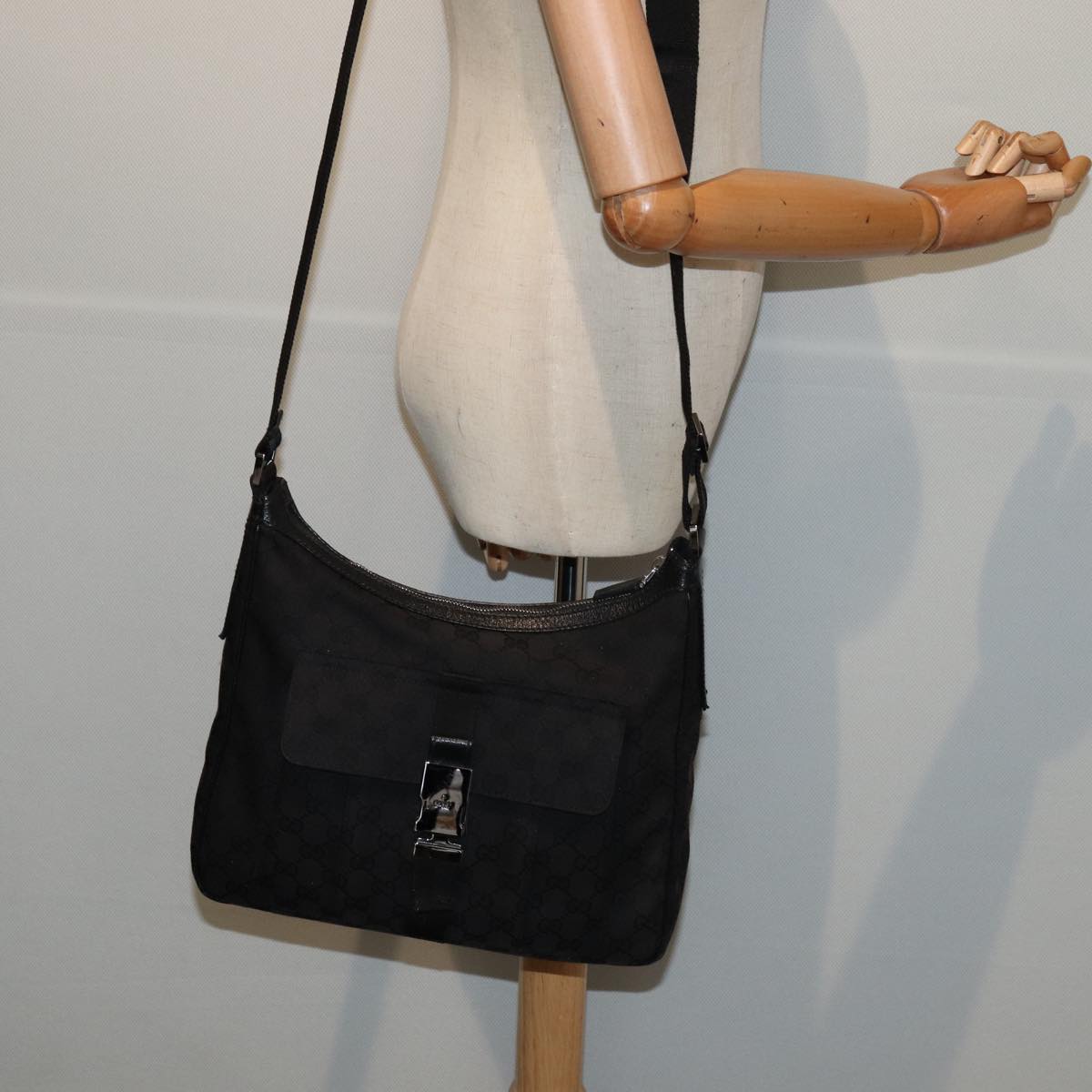 GUCCI GG Canvas Shoulder Bag Black 131211 78361