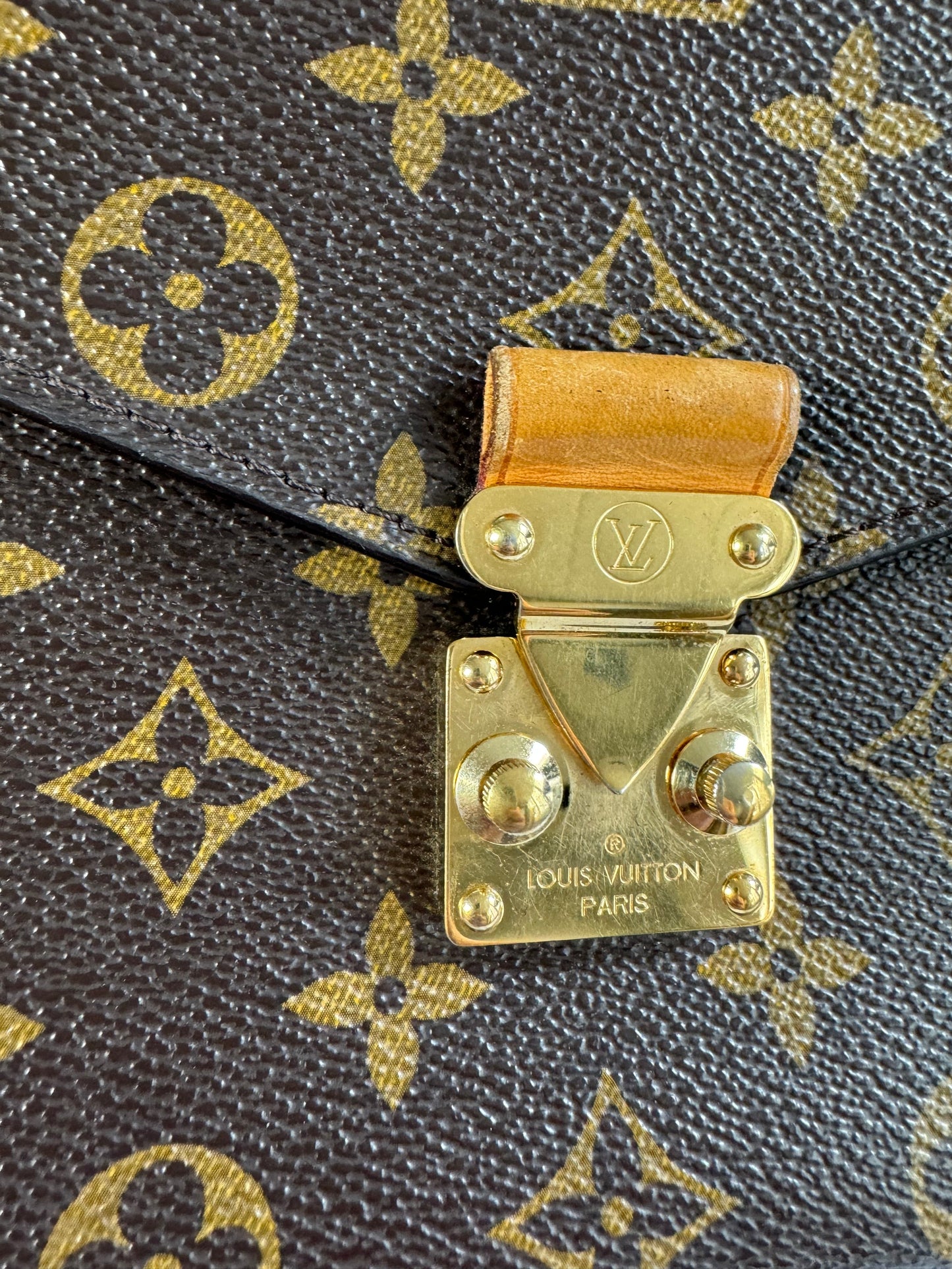 Louis Vuitton Pochette Métis Monogram Canvas