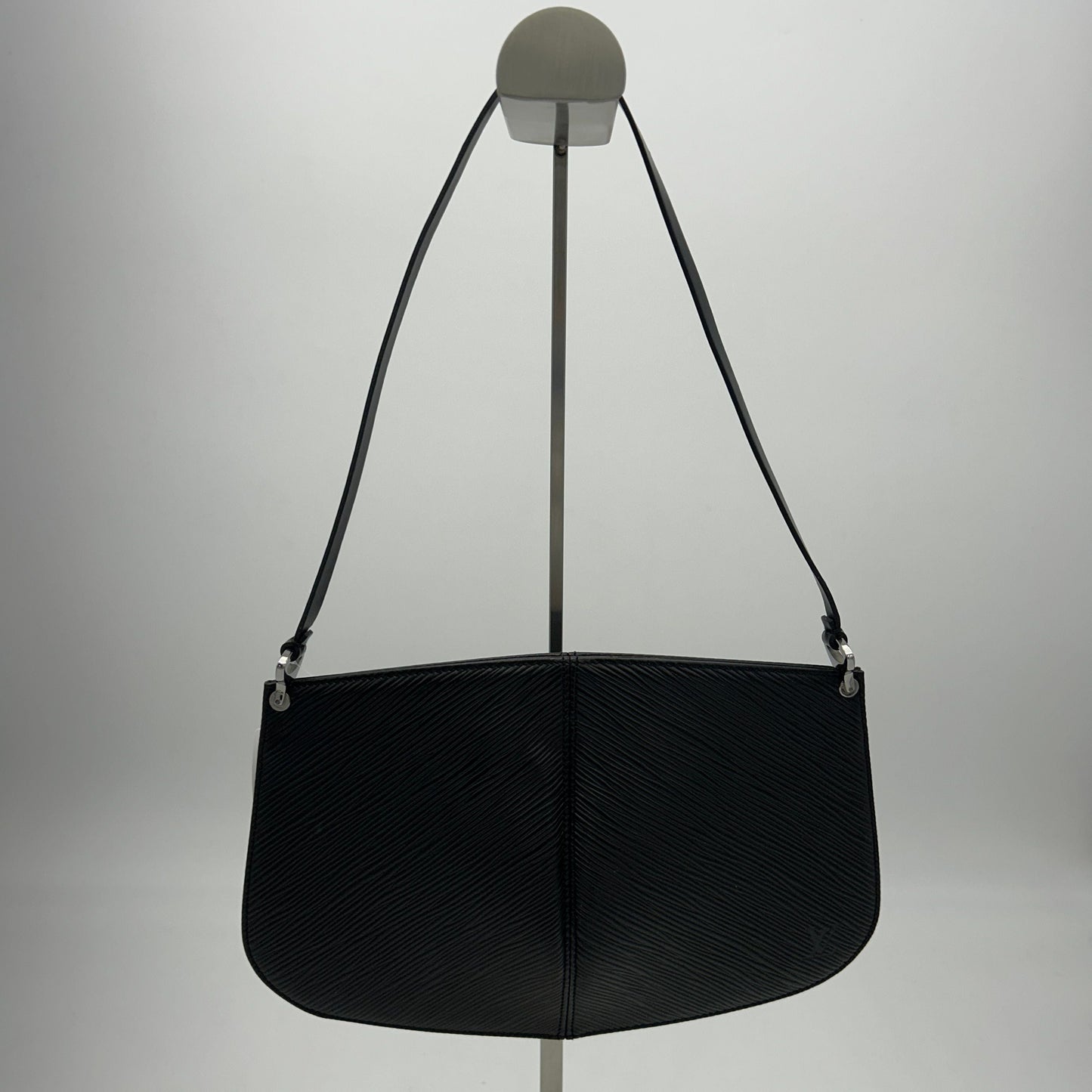 Louis Vuitton Black Epi Pochette Demi-lune Handbag ITEA25JZH7D5