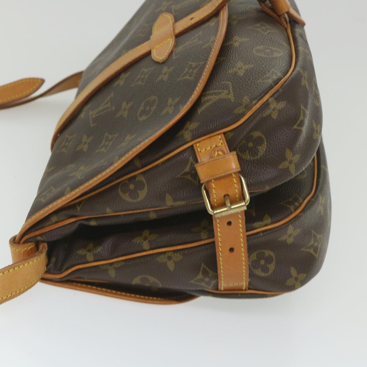 Louis Vuitton Saumur 30 Canvas Shoulder Bag ()