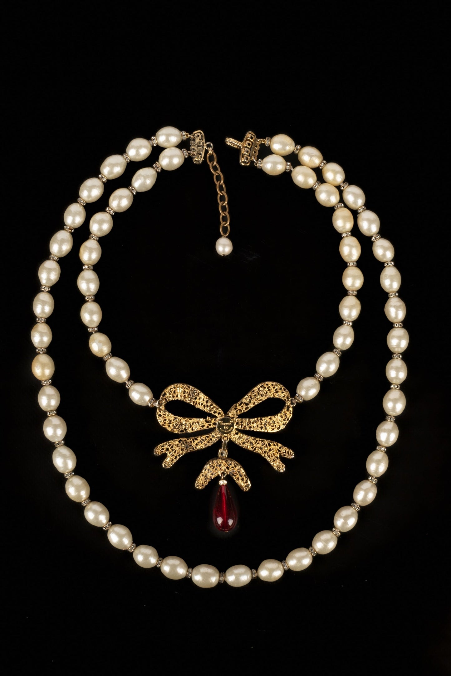 Collier noeud Chanel