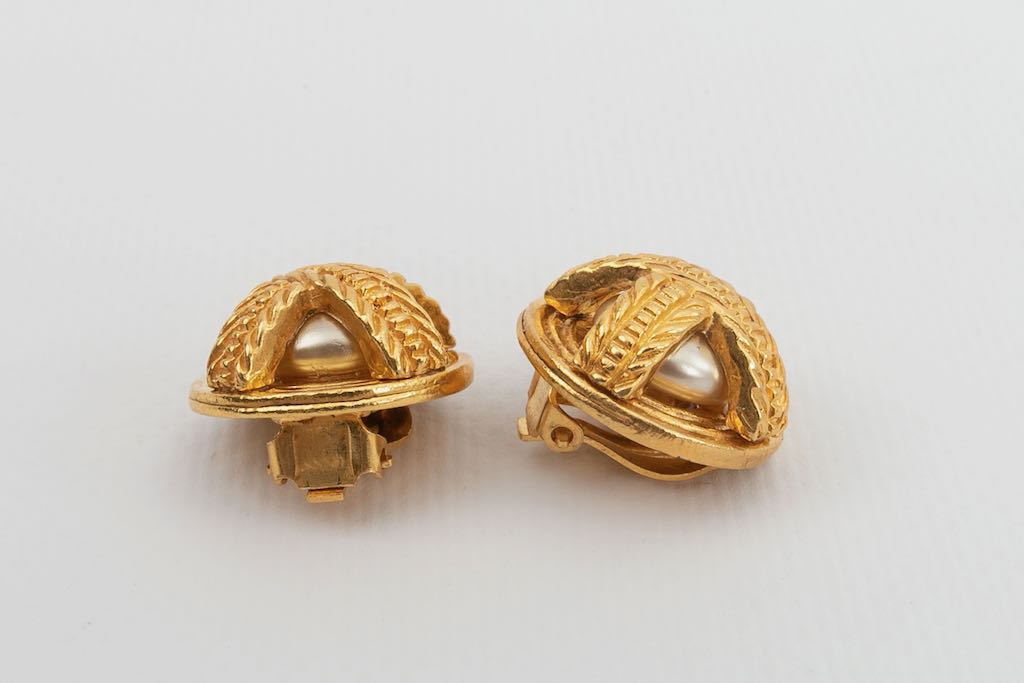 Boucles d'oreilles baroques Chanel
