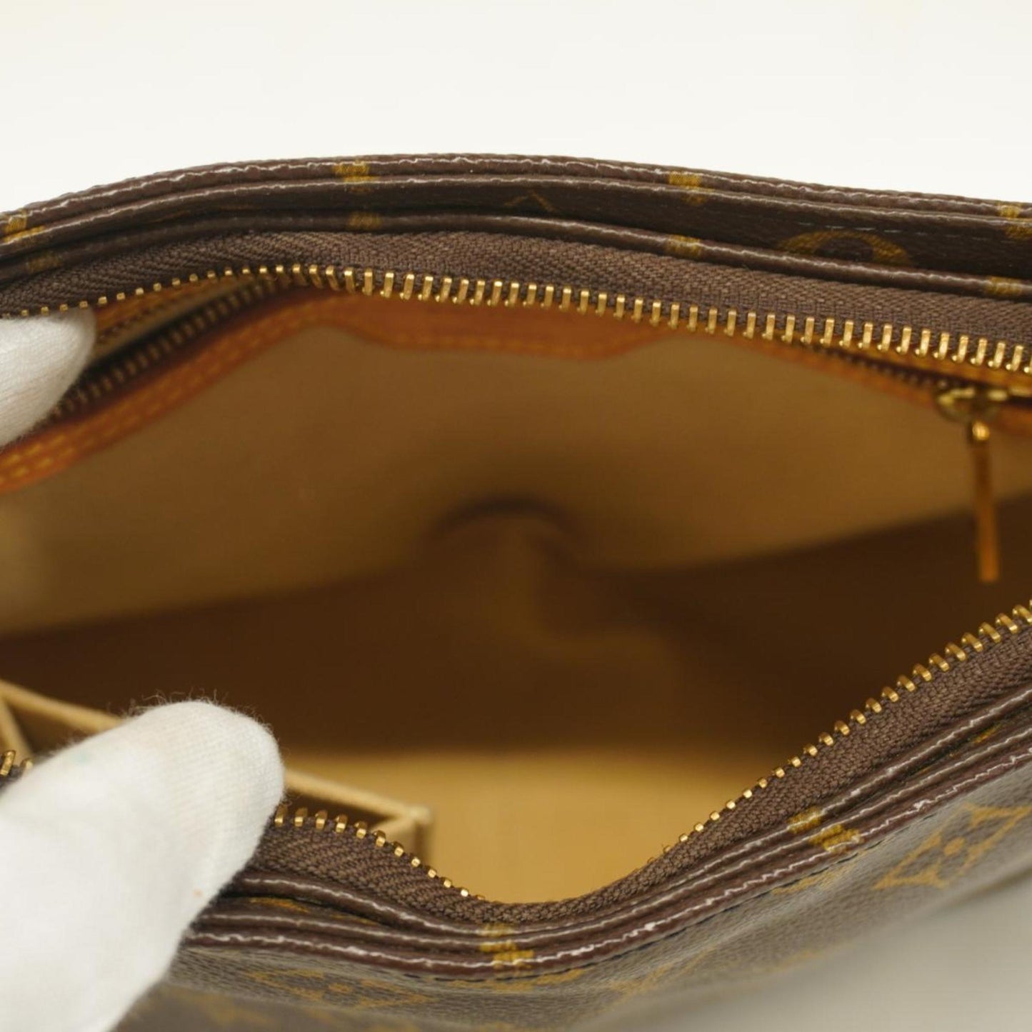 Louis Vuitton Looping Canvas Shoulder Bag ()
