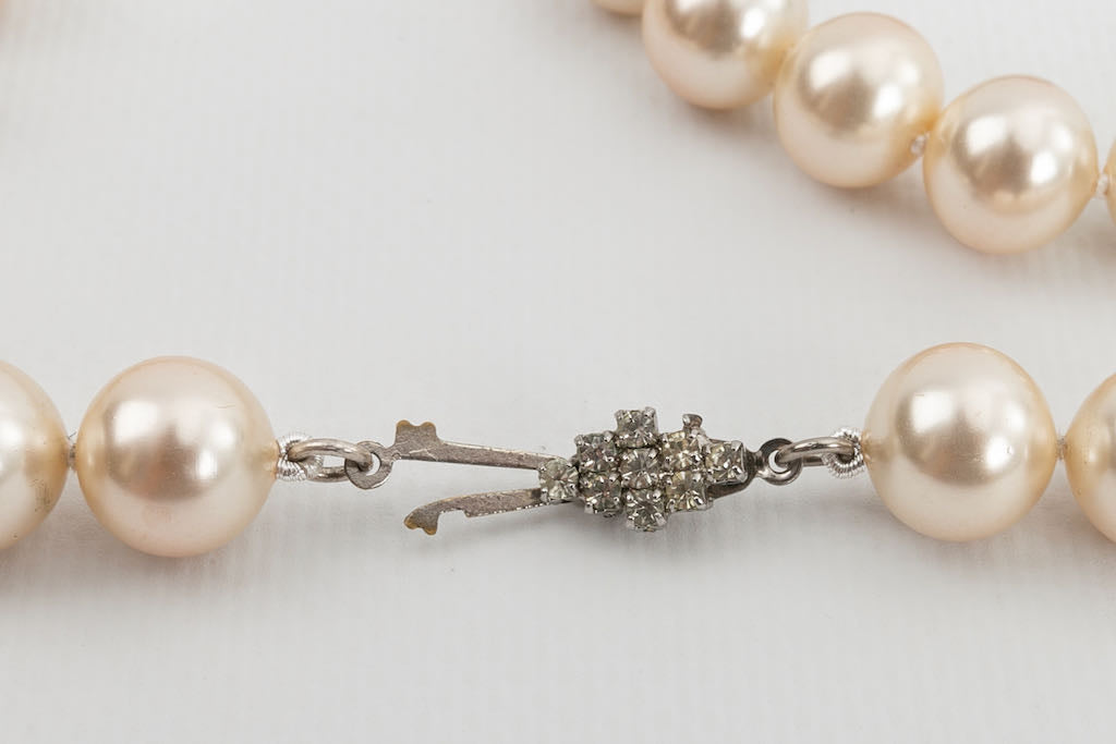 Collier de perles et pendentif étoile