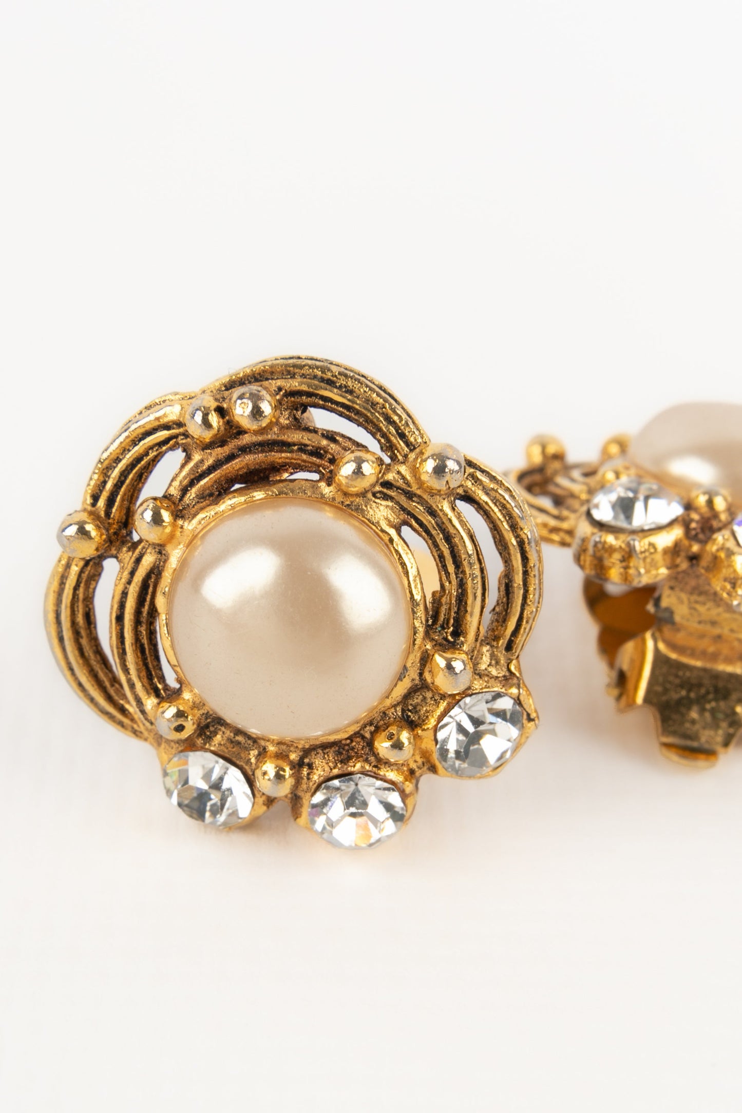 Boucles d'oreilles baroques Chanel