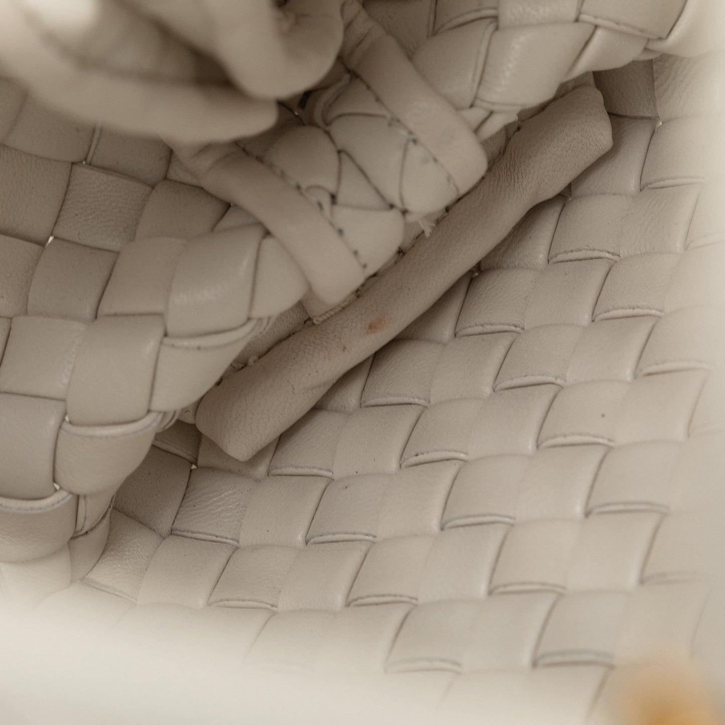 Bottega Veneta Intrecciato The Pouch (SHG-Ua6v0u)