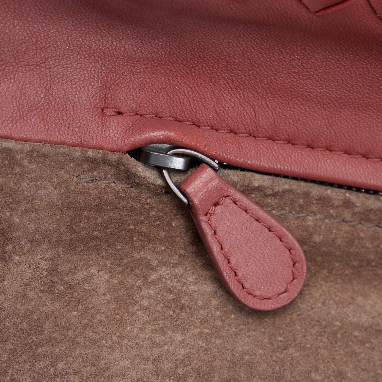 Bottega Veneta Intrecciato Tote (SHG-g4Lbsh)