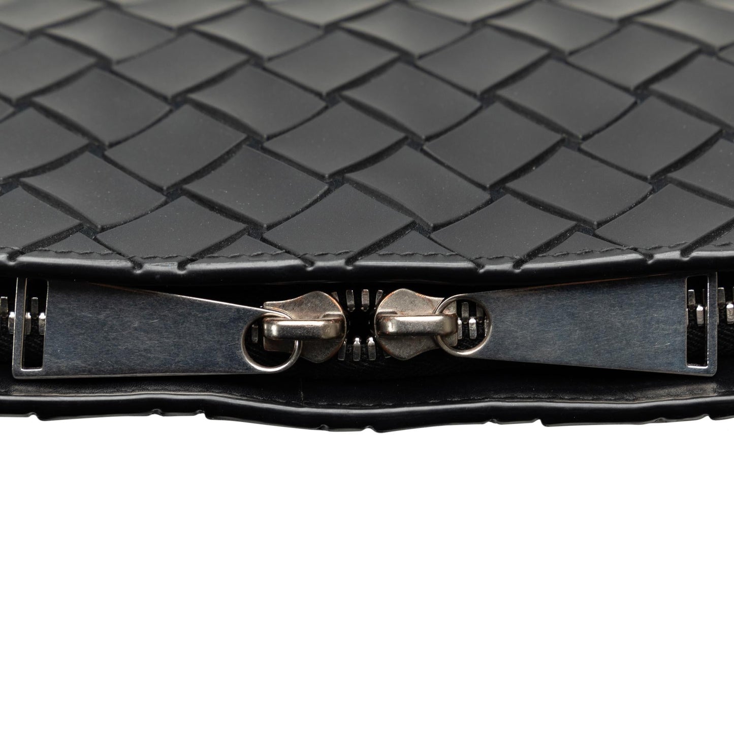 Bottega Veneta Tech Rubber Intrecciato Clutch (SHG-a5YxBy)