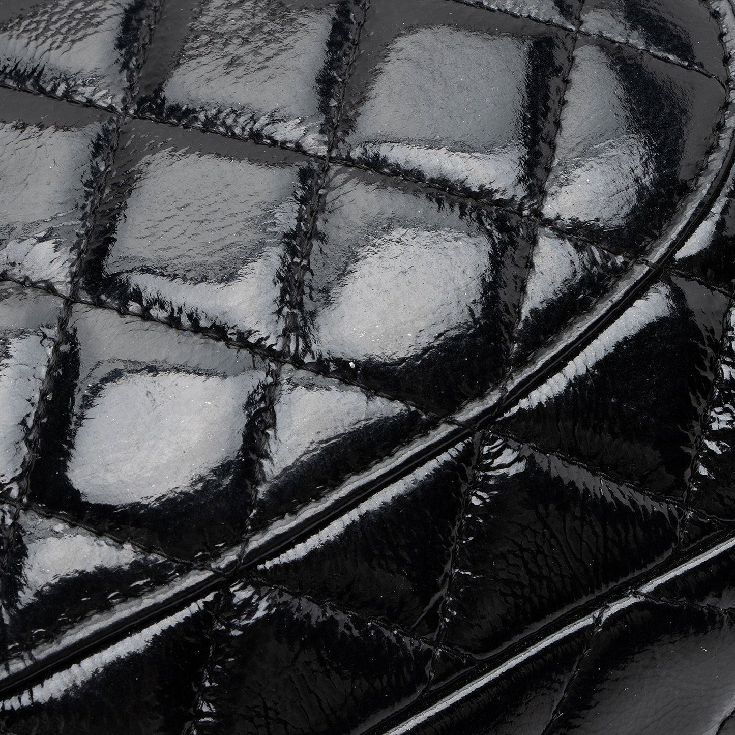 Chanel Crumpled Patent Leather Classic Medium Double Flap Bag (SHF-Bt2Jh2)